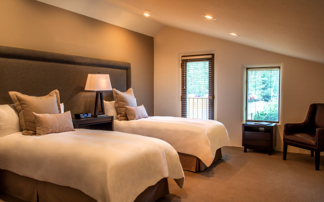 Knob Hill Inn