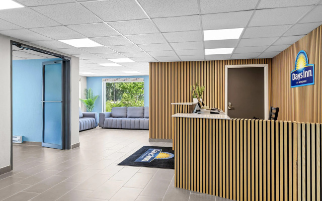 Days Inn by Wyndham La Crosse
