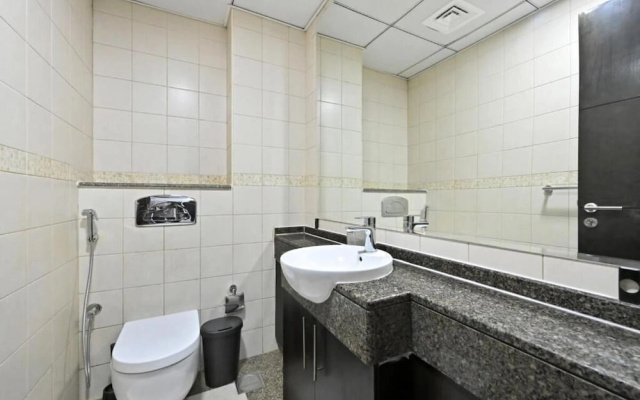 Bloomfields Signature 1BR Bay Central We