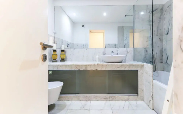 JOIVY Spacious & elegant 1-bed flat, moments from Avenida station