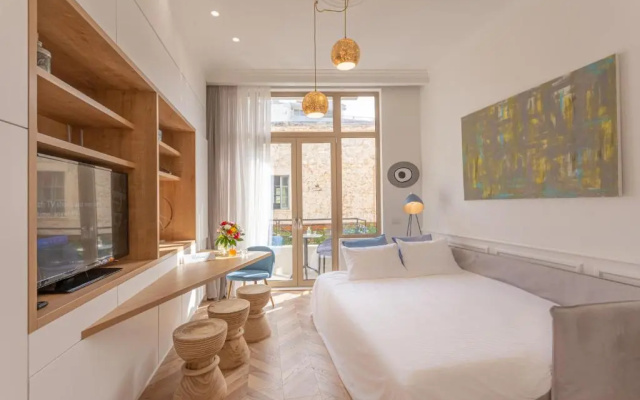 Chandakos 8 Design Apartments