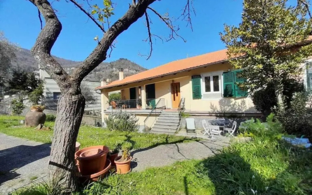 Quiet Villa, wonderful garden 10-minute walk from the sea!