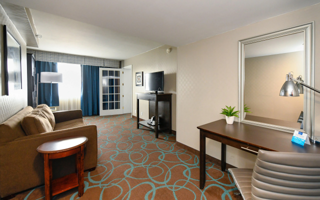 Holiday Inn Niagara Falls State Park Entry by IHG