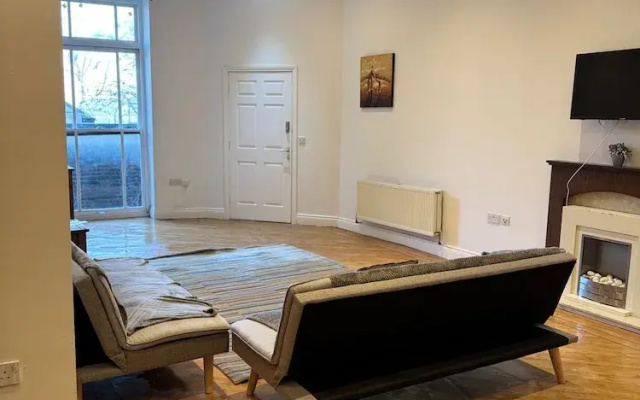Westgate Haven - Spacious 4 Bedroom Apartment