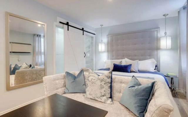 Casa Hotels: Stylish Suite With Patioleslieville