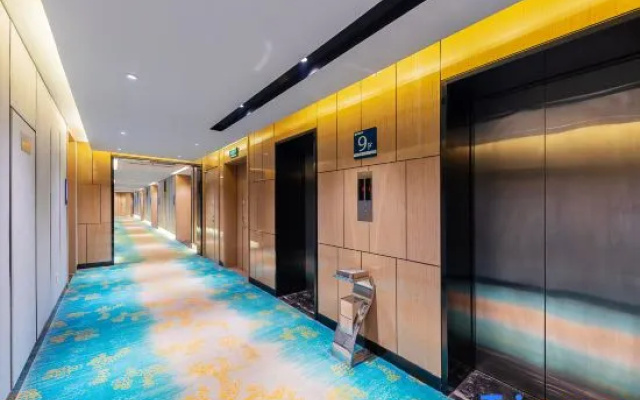 Yijin Meiyi Hotel (Yichang Binjiang Park CBD Shopping Center)