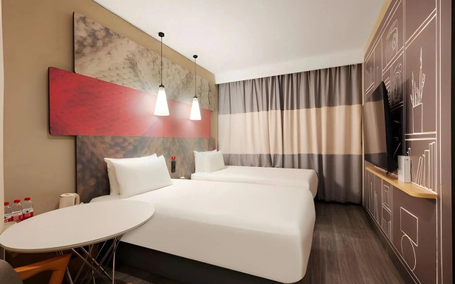 ibis Shanghai Lianyang