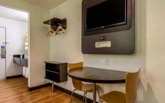 Motel 6 Redlands, CA