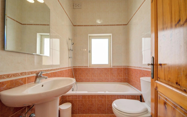 Magnificent Minimal Apartment Close to Attractions