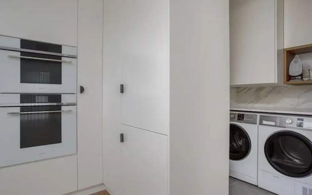 North-east Facing Modern 2-bed Apartment