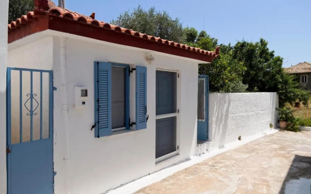 Summer Garden Studio - quiet village location