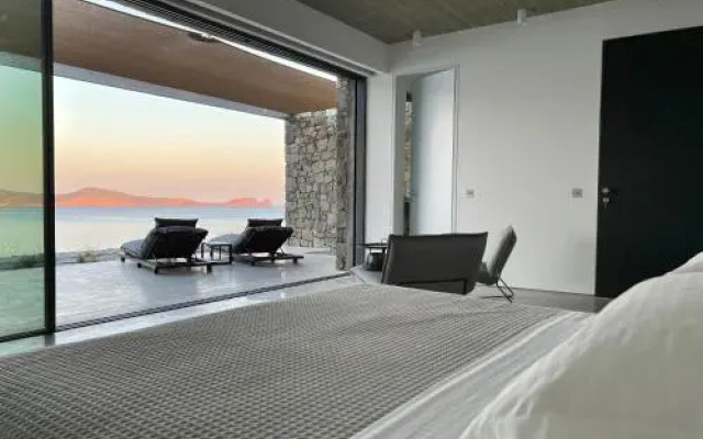 Echoes Suites Milos