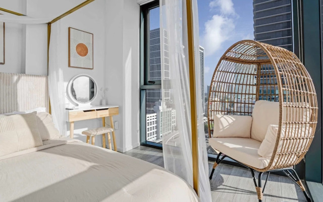 Downtown Miami 2BR Skyline Bay View Balcony Corner Suite Luxe Pad