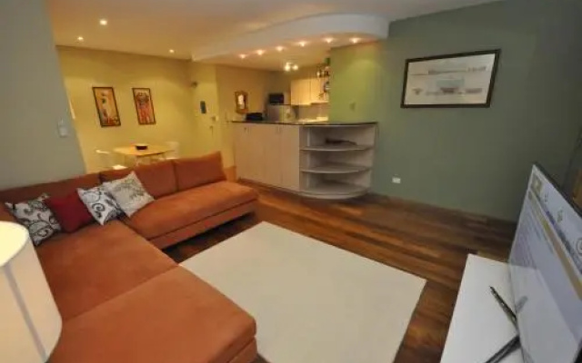 Glebe Self-Contained Modern One-Bedroom Apartment (47ROS)