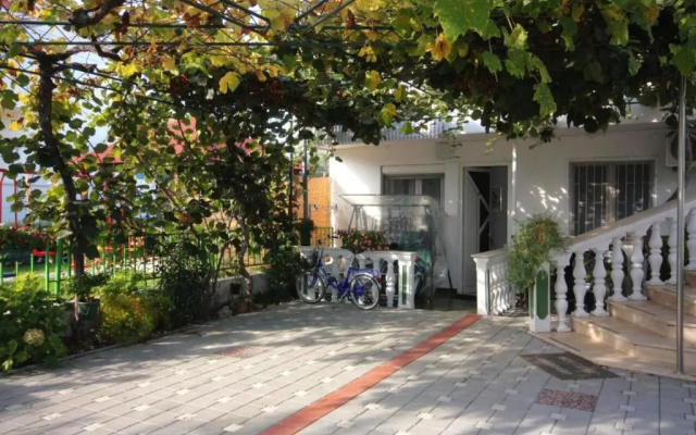 Apartments Let-5m from sea
