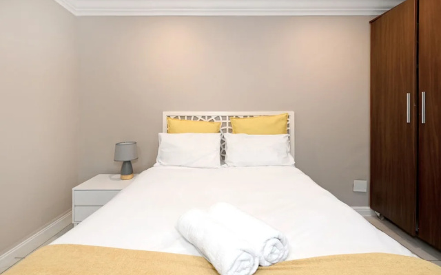 Modern En-suite Room Rooftop Terrace Central