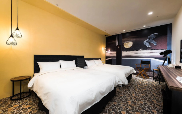 Hotel Half