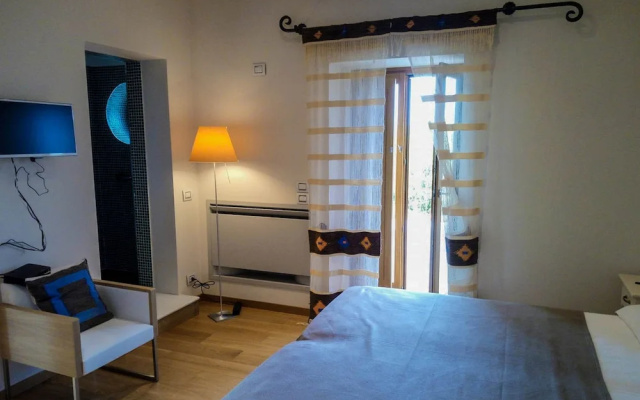Alimunera Hotel