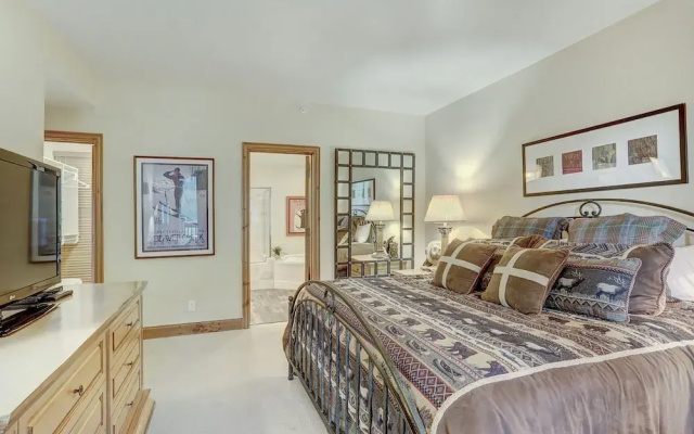 Luxurious 2 Bd With Lift View In Beaver Creek 2 Bedroom Condo by RedAwning