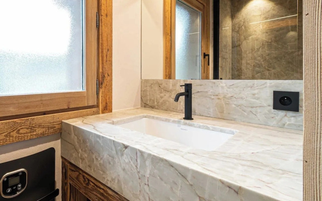 Superb Chalet Isatis, Renovated in Megeve