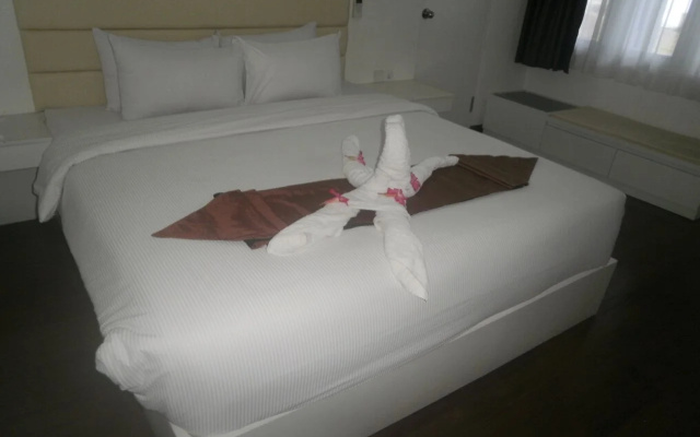Cavery Beach Hotel