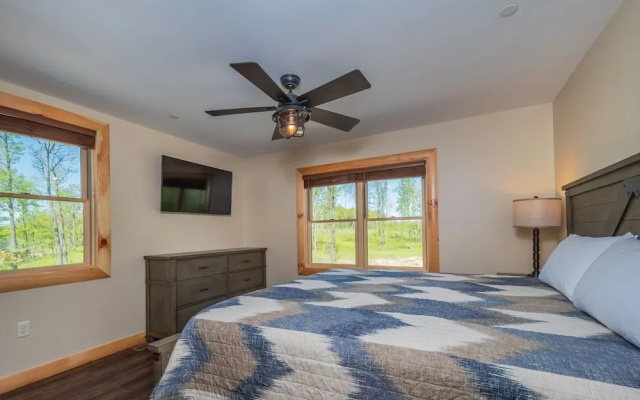 Cj's Mountain Lodge by Taylor Made Deep Creek