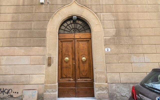 Апартаменты Santa Croce Deluxe 2 Bedroom Apartment Флоренция вид на фасад