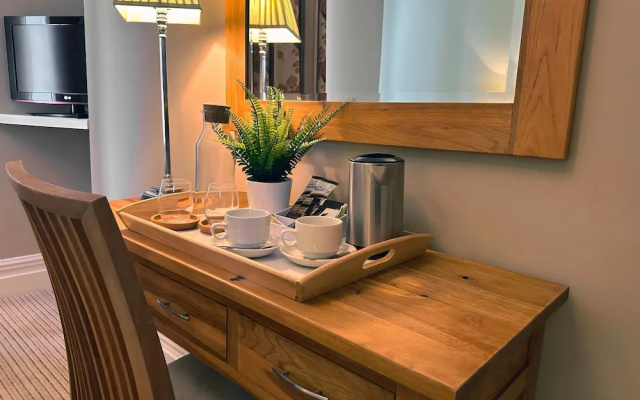 Station Lounge & Rooms