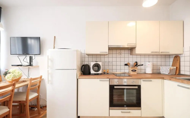 Modern Apartment With Terrace Near old Town