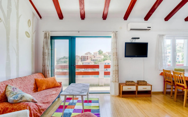 Alluring Apartment in Stomorska near Sea