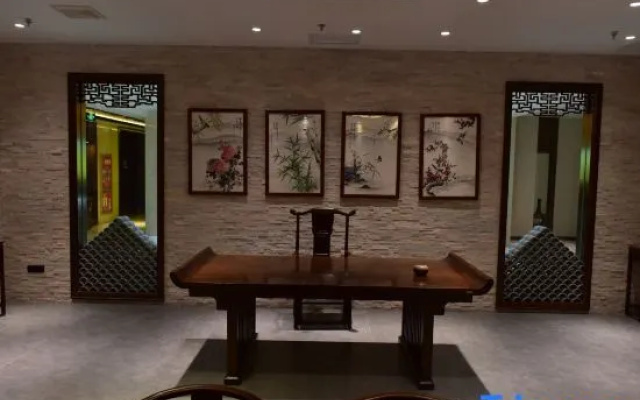 West Holiday Hotel