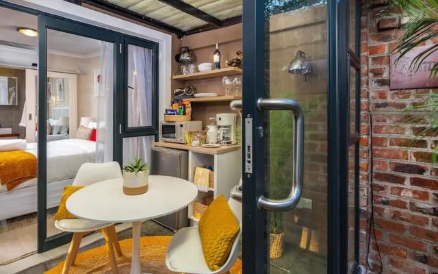 Kamuzi Exquisite Tiny Home Near Airport - 2217