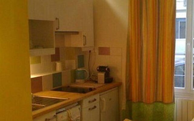 Отель Vacation Rental Secretan Париж
