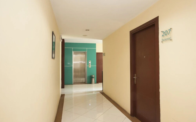 RedDoorz Plus near Tunjungan Plaza 2