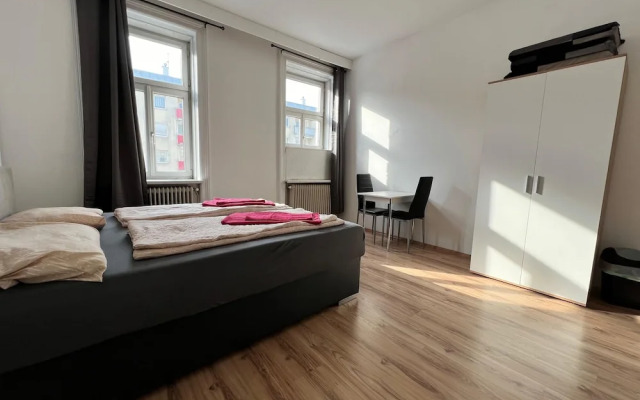 Welcoming 4BR shared Apt.-best location