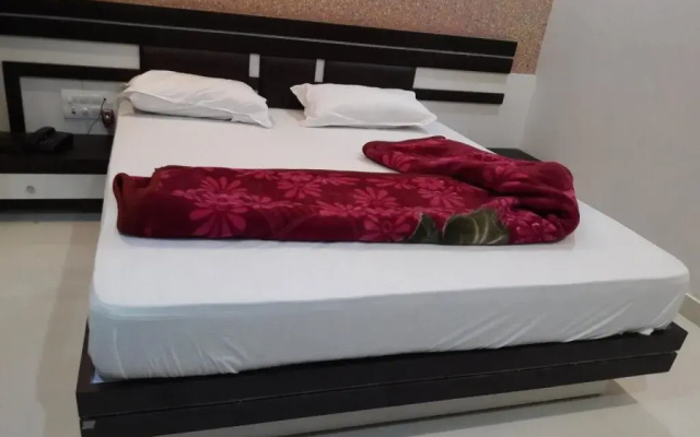 Hotel Vrajbhoomi by OYO Rooms