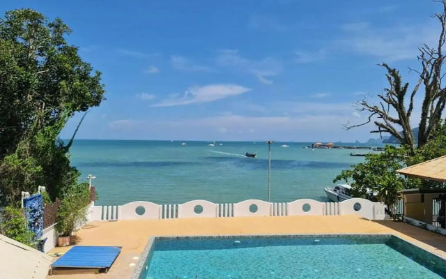 Anyavee Chom by the Sea