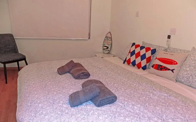3b Seafront Retro apt - Olympic beach