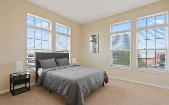 Cozy 3bd, 3BA Downtown Indy
