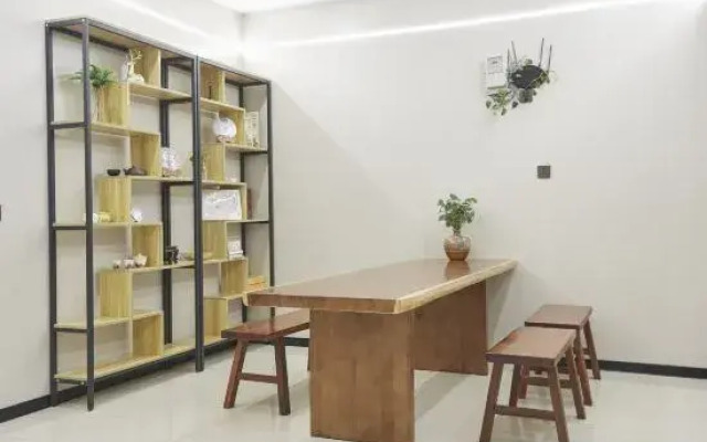 Yiyue Online Apartment (Hangzhou Bay Century City)