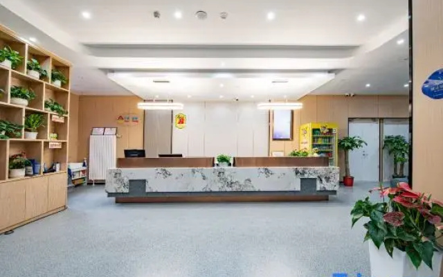 Super 8 Hotel (Beijing Chongwenmen Tongren Hospital)