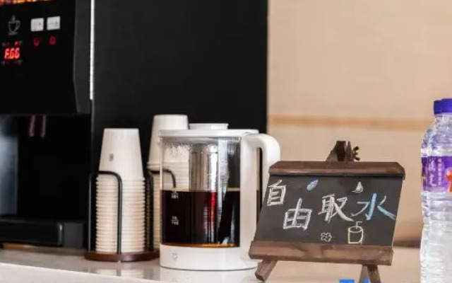 Yilong Xicheng International Hotel (Chuxiong Dongxing Middle School Branch)