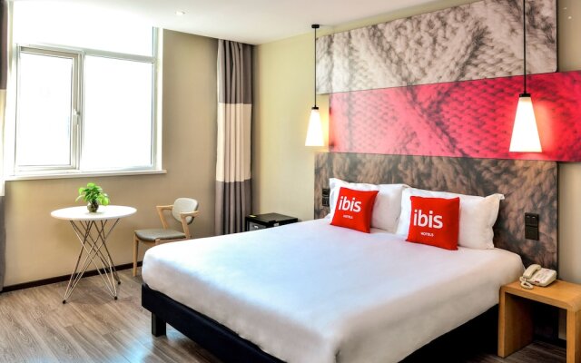 ibis Lianyungang Middle Jiefang Rd Hotel вид на фасад