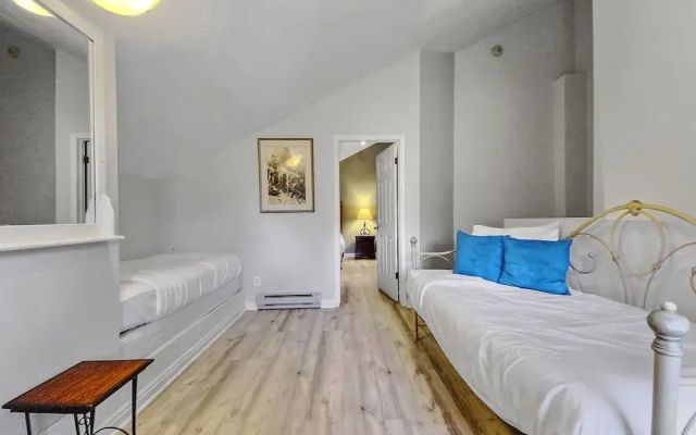310 Snowblaze 2 Bedroom Condo by RedAwning