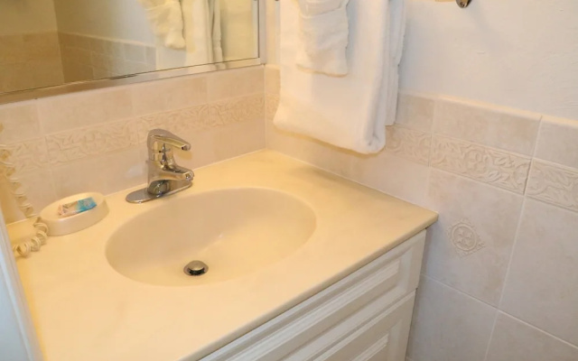Jamaica Royale 005 - 2 Br Condo