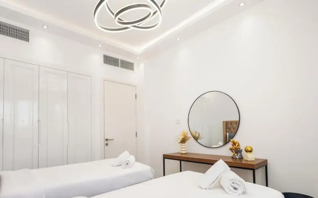 LUX The Serene Springs Villa 2
