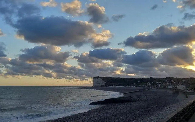 Maison chaleureuse et lumineuse à 400m de la plage