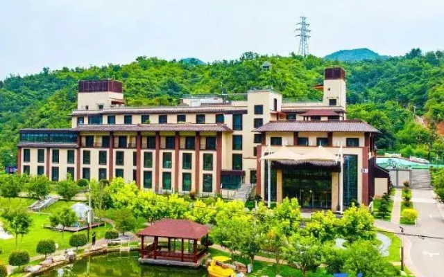 Beijing Baihewan Zhaolin Grand Hotel