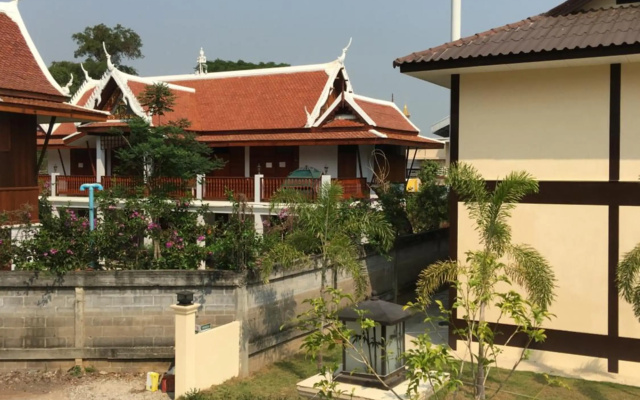 SUNRAY Guesthouse สุนันท์บ้านพักริมคลอง