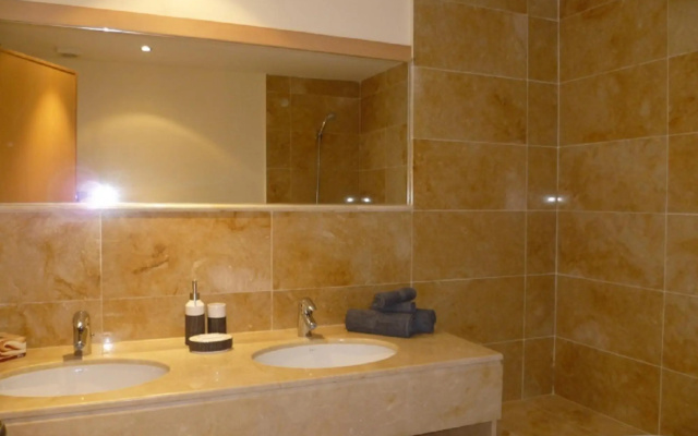 21387 - Fine Duplex Apartment – Near Beach